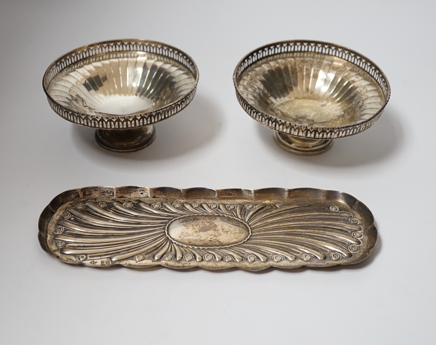 A pair of George V pierced silver bon bon dishes, Mappin & Webb, Birmingham, 1929, diameter 11cm and a silver pen tray.